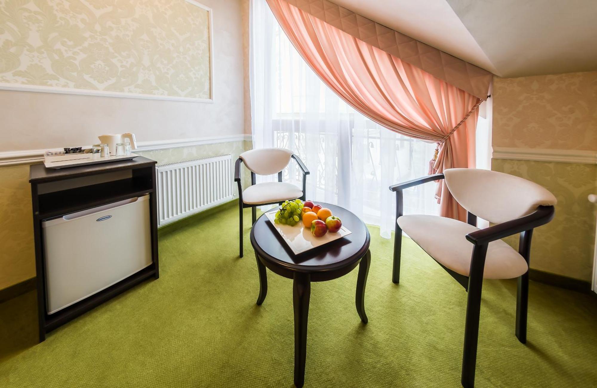 Franz Hotel&Restaurant Ivano-Frankivsk Luaran gambar